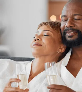 Couple relaxing - Cadillac Travel