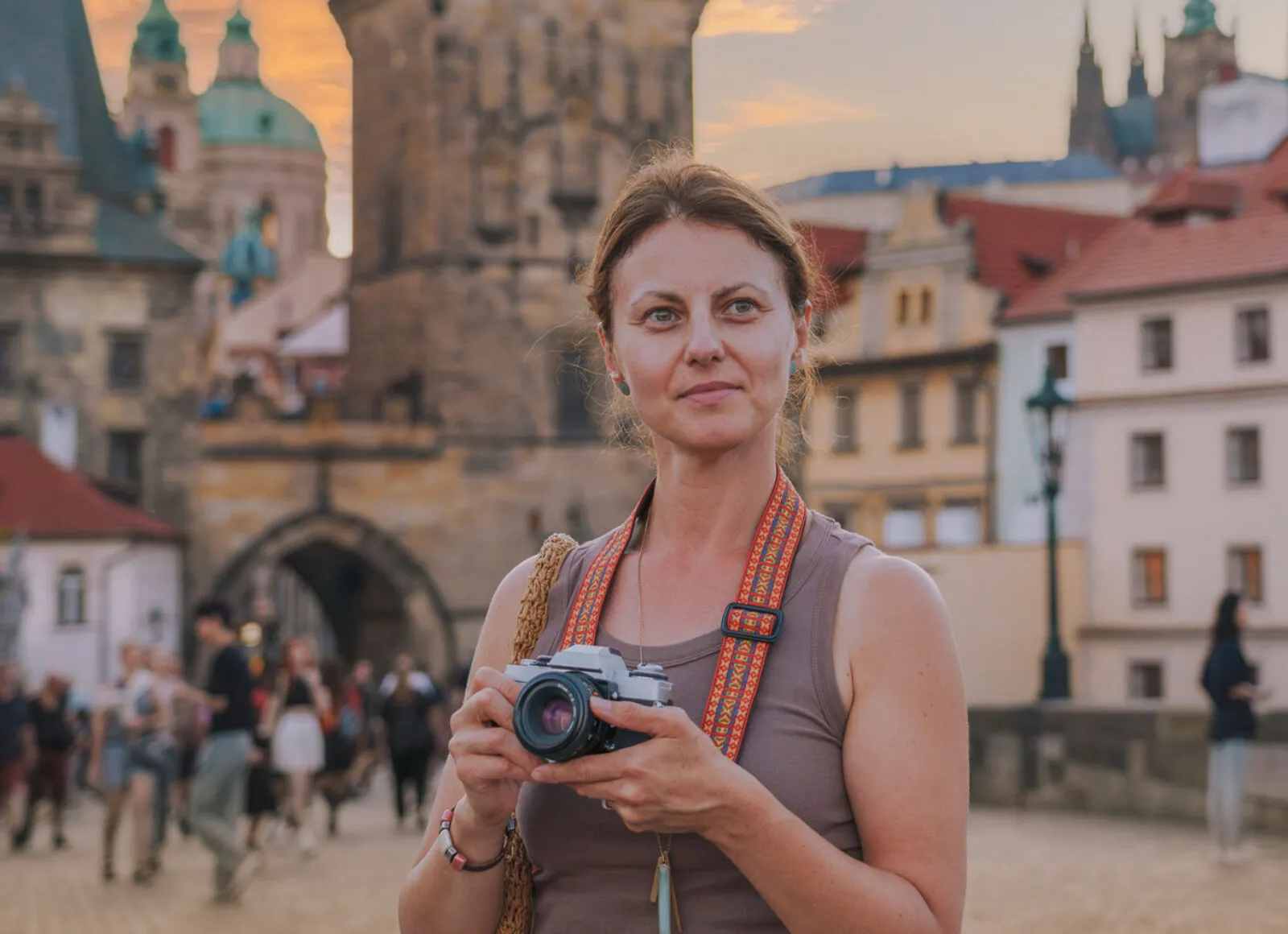 woman with a camera - Cadillac Travel